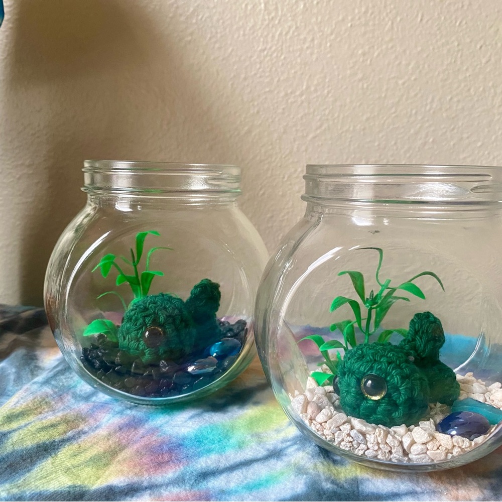 Crochet fish desk pet with tank